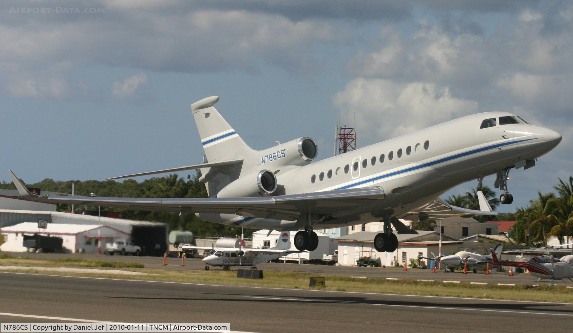 N786CS, 2008 Dassault Falcon 7X C/N 31, N786CS departing TNCM runway 10