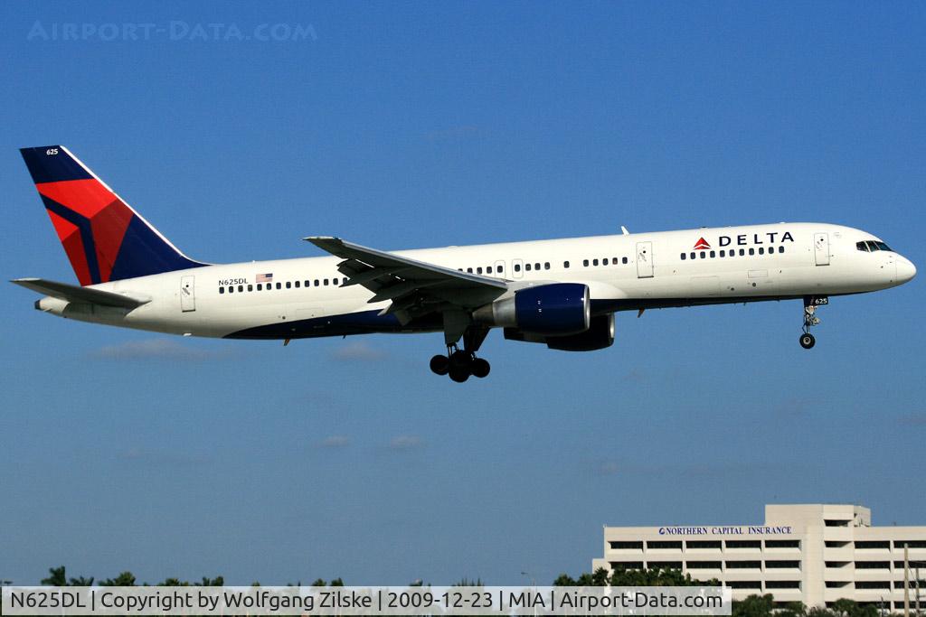 N625DL, 1987 Boeing 757-232 C/N 22915, visitor