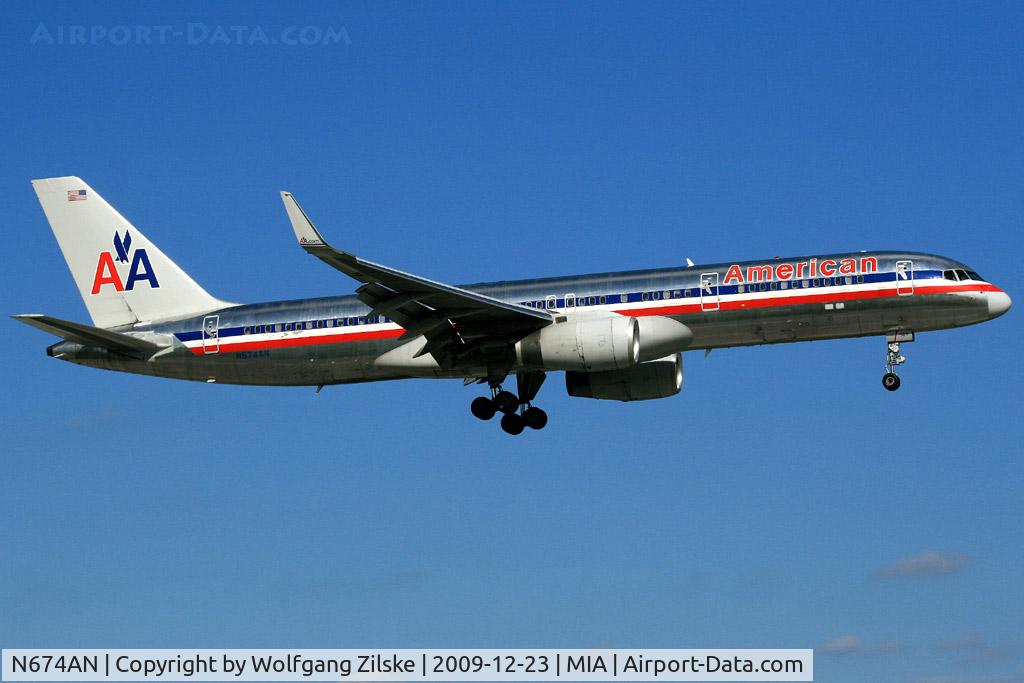 N674AN, 1998 Boeing 757-223 C/N 29424, visitor