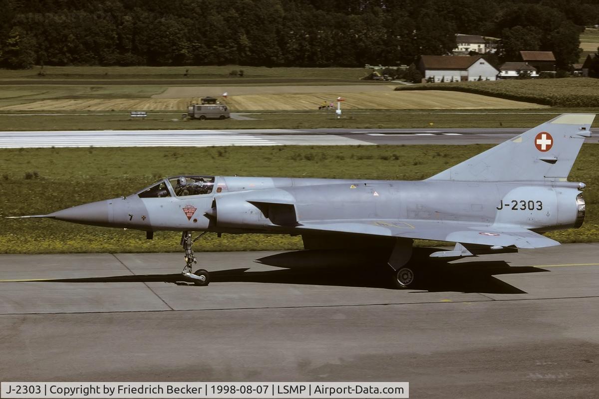 J-2303, Dassault (F+W Emmen) Mirage IIIS C/N 993, taxying to the active at Payerne/Switzerland