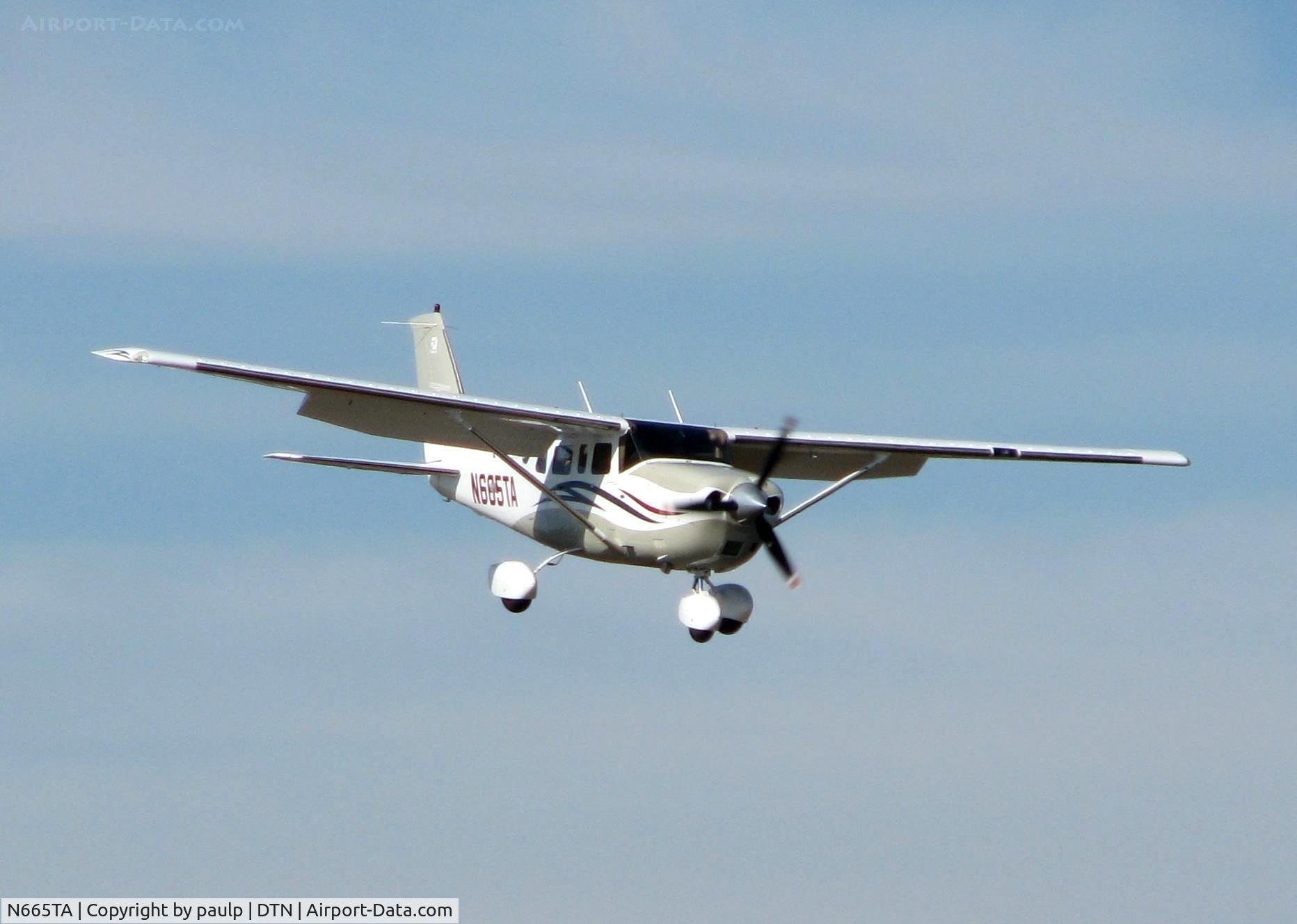 N665TA, 2006 Cessna T206H Turbo Stationair C/N T20608665, Landing on runway 14 at Downtown Shreveport.