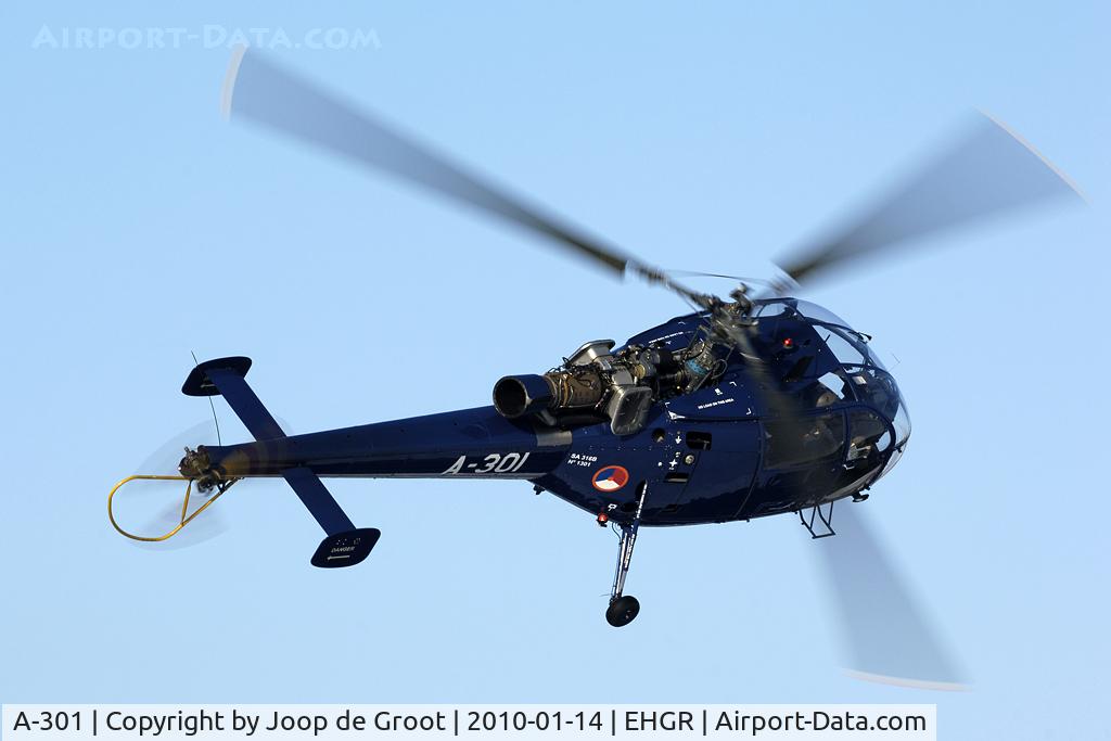 A-301, Sud Aviation SA-316B Alouette III C/N 1301, Unusual view of a VIP Alouette III making a very tight turn.