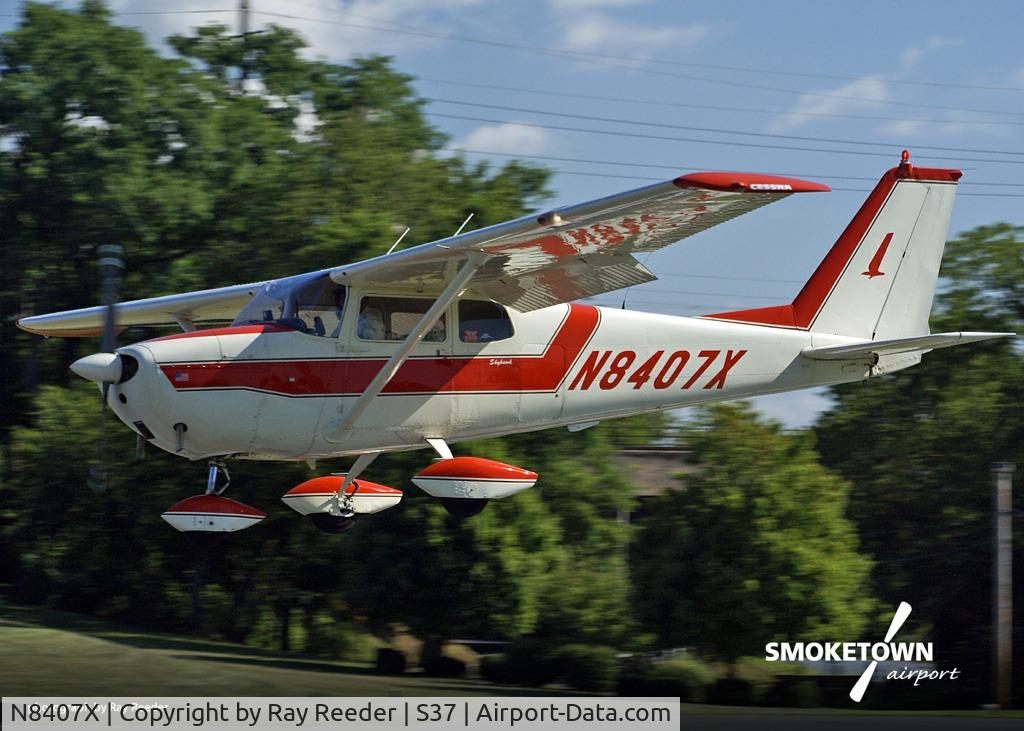 N8407X, 1961 Cessna 172C C/N 17248907, Short final Smoketown, Pa.