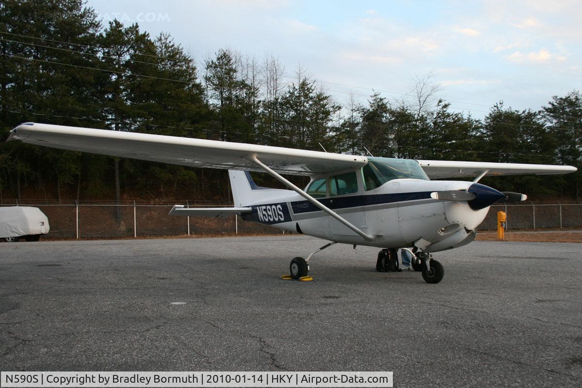 N590S, 1981 Cessna 172RG Cutlass RG C/N 172RG0818, Sunset at the Hickory Regional Airport