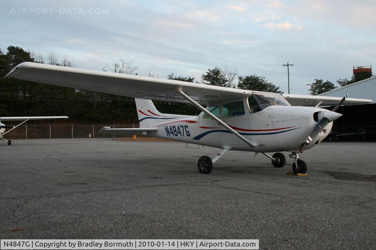 N4847G, 1979 Cessna 172N C/N 17273394, Sunset at the Hickory Regional Airport