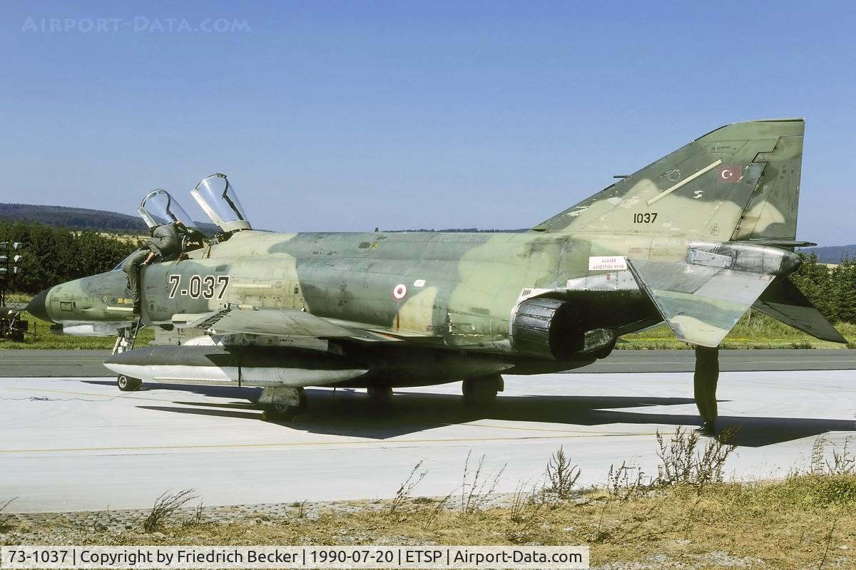 73-1037, 1973 McDonnell Douglas F-4E Phantom II C/N 4637, cross servicing a THK F-4E at Fliegerhorst Pferdsfeld
