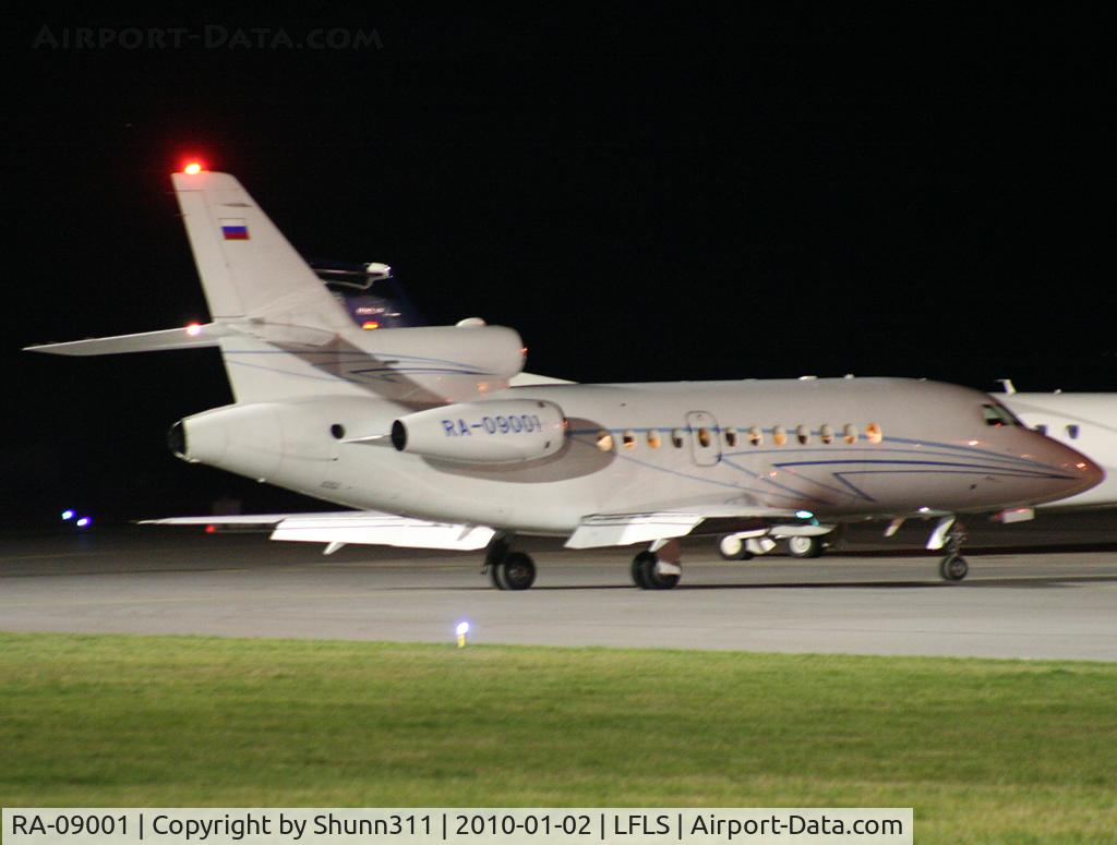 RA-09001, 1994 Dassault Falcon 900B C/N 123, Arriving from flight...