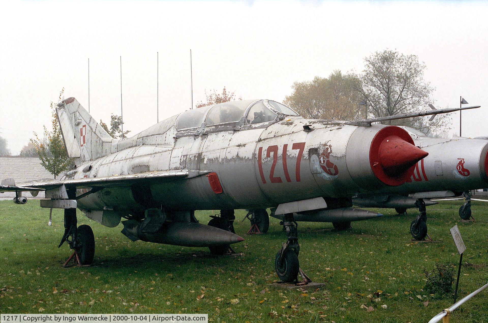 1217, Mikoyan-Gurevich MiG-21U C/N 661217, Mikoyan i Gurevich MiG-21U MONGOL of the polish air force at the Muzeum Lotnictwa i Astronautyki, Krakow