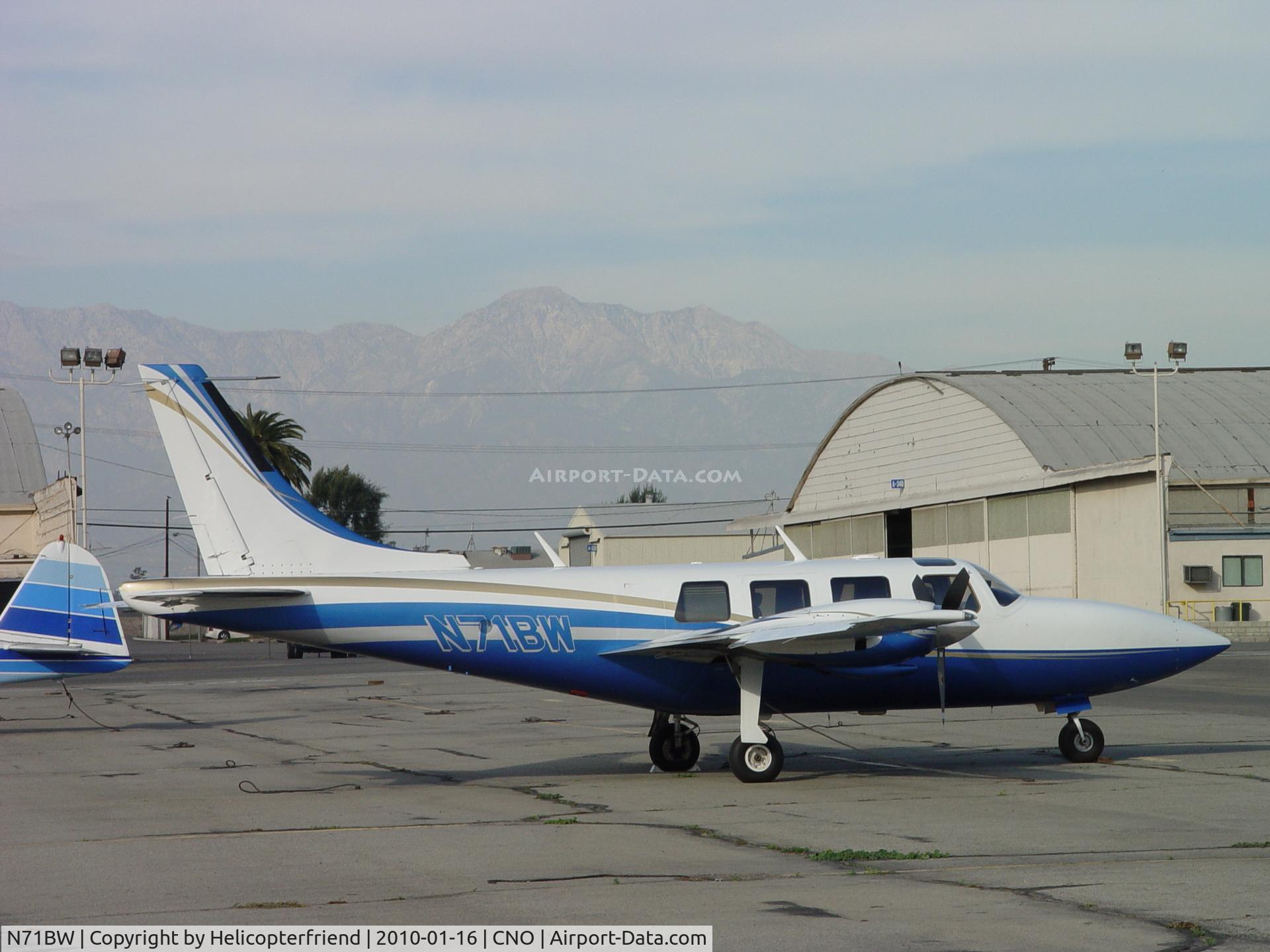 N71BW, 1979 Piper Aerostar 601P C/N 61P06307963288, Parked
