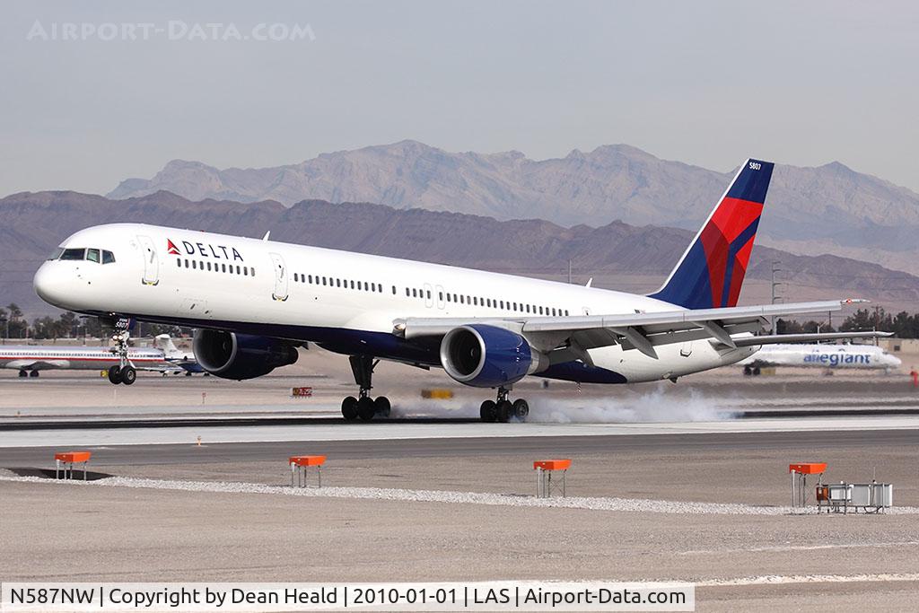 N587NW, 2002 Boeing 757-351 C/N 32986, A hard landing on RWY 25L for Delta Air Lines N587NW (FLT NWA2567) from Minneapolis/St Paul Int'l (KMSP).