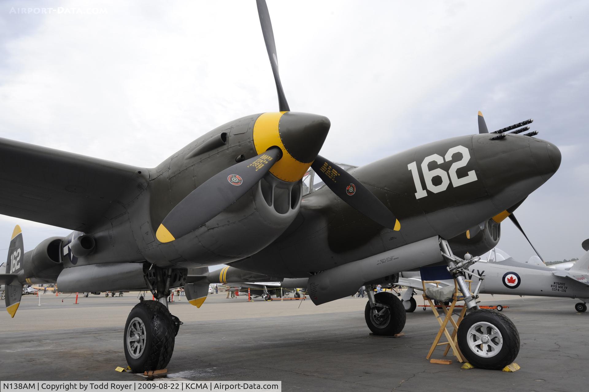 N138AM, 1943 Lockheed P-38J Lightning C/N 44-23314, CAMARILLO AIR SHOW 2009