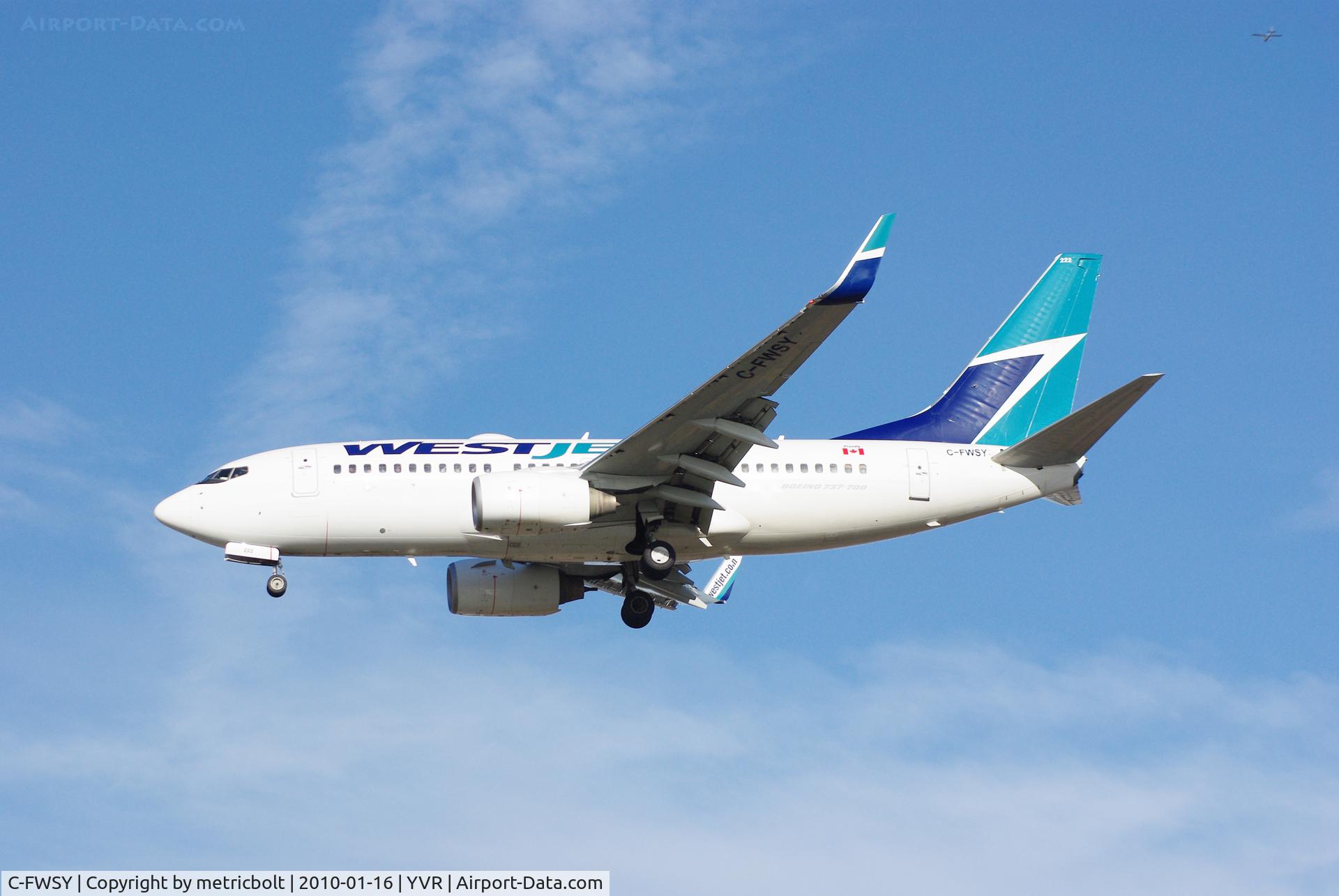 C-FWSY, 2004 Boeing 737-7CT C/N 32762, arrival at YVR