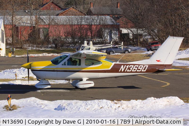 N13690, 1976 Cessna 177B Cardinal C/N 17702454, Cessna Cardinal lined up for takeoff at Ellington, CT