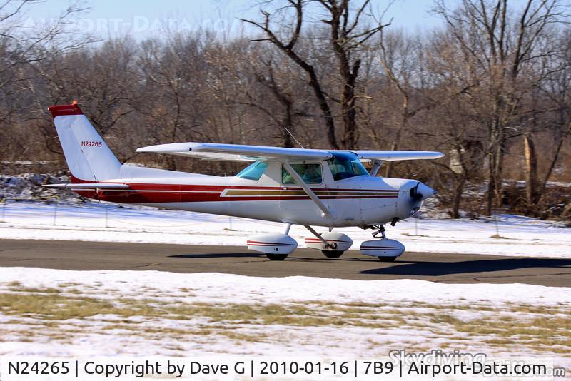 N24265, 1977 Cessna 152 C/N 15280184, Rolling down the runway for takeoff at Ellington, CT