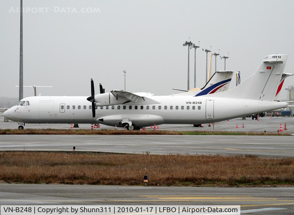 VN-B248, 1997 ATR 72-202 C/N 519, Returned to lessor in all white c/s and parked at the General Aviation area before to go to the Latecoere Aeroservices facility...