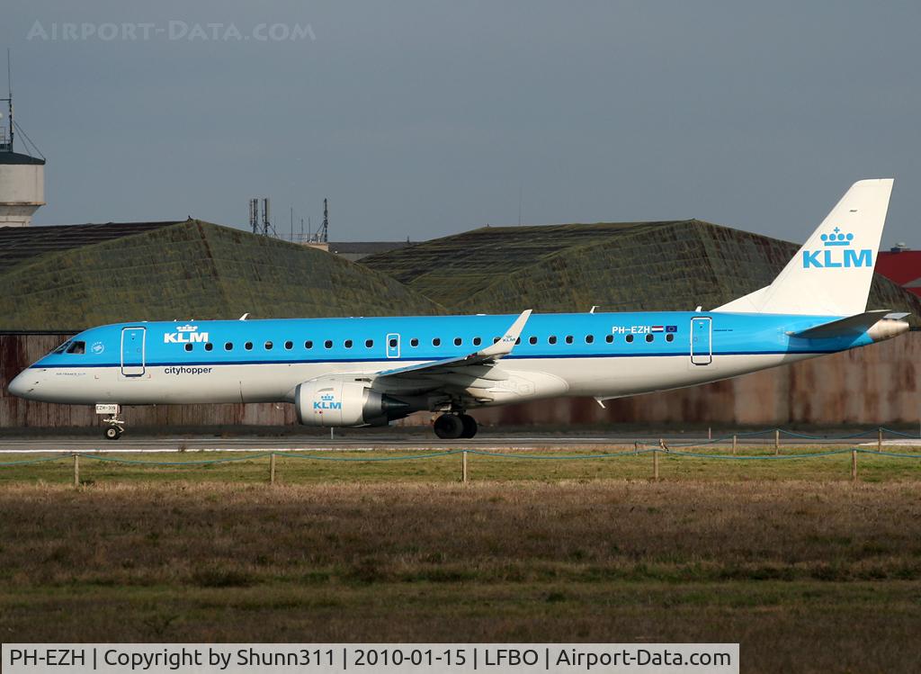 PH-EZH, 2009 Embraer 190LR (ERJ-190-100LR) C/N 19000319, Ready for take off rwy 32R