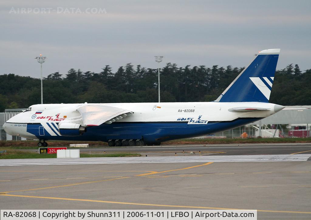 RA-82068, 1993 Antonov An-124-100 Ruslan C/N x770051359127, Taxiing to the Cargo apron via Airbus taxiways...