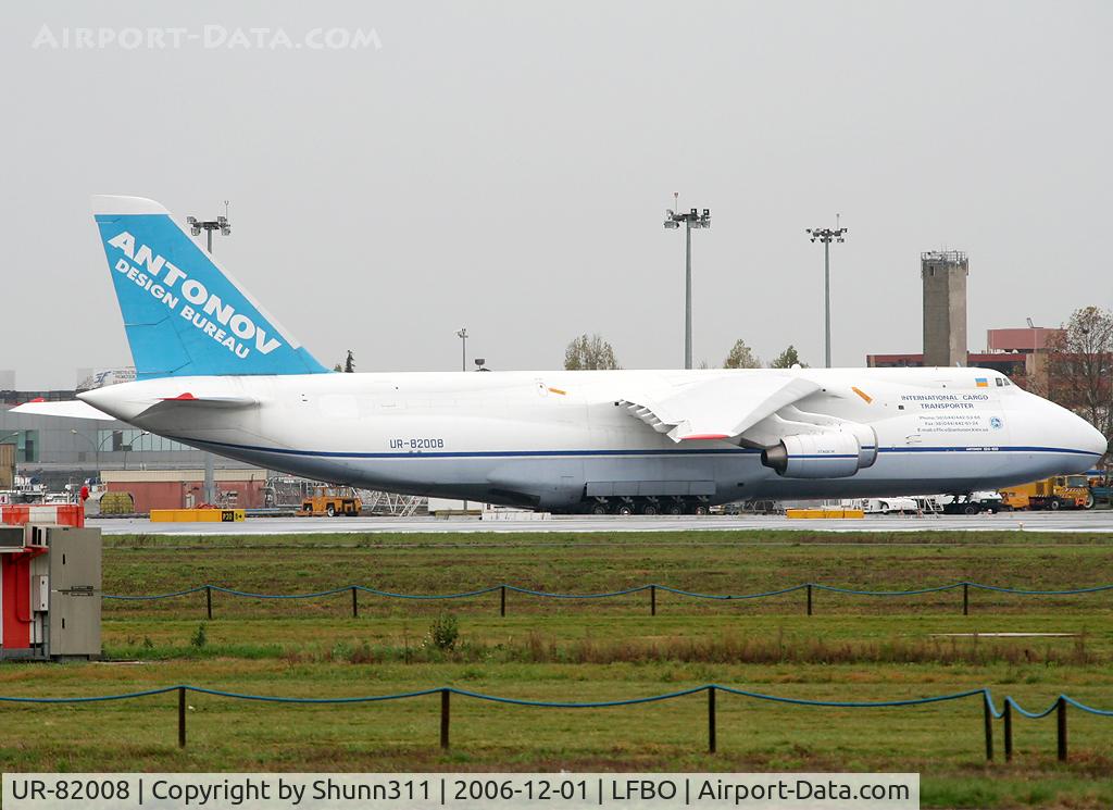 UR-82008, 1986 Antonov An-124-100M Ruslan C/N 19530501006, Parked at the Cargo apron...