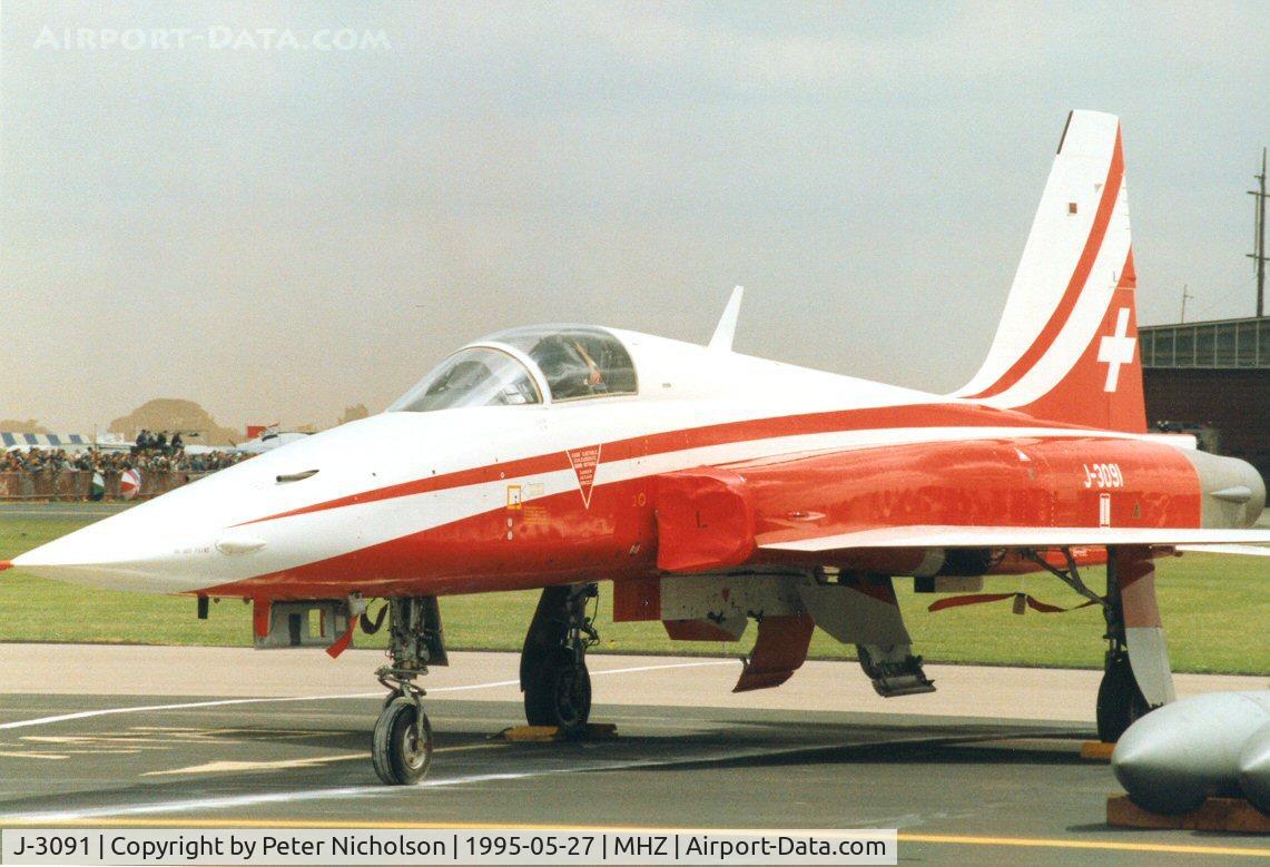 J-3091, Northrop F-5E Tiger II C/N L.1091, F-5E Tiger of the Patrouille Suisse display team on the flight-line at the 1995 Mildenhall Air Fete.