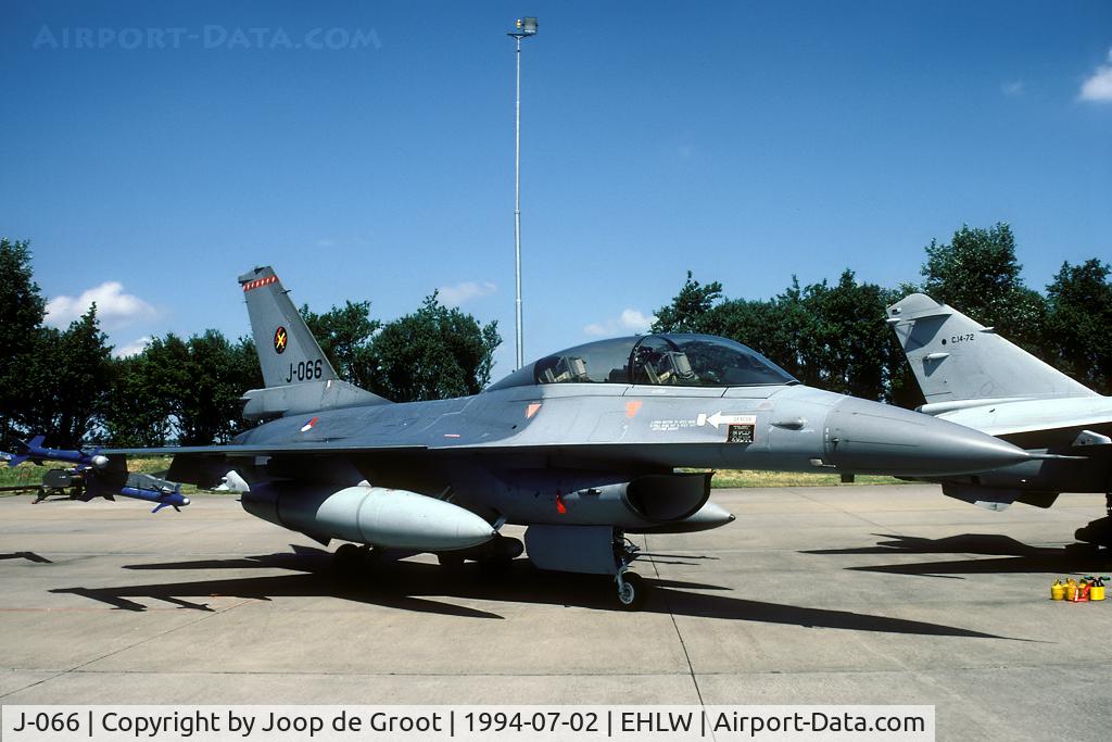 J-066, 1987 General Dynamics F-16BM Fighting Falcon C/N 6E-35, During the Leeuwarden open house J-066 received a Volkel 312 sq badge, but retained its Twenthe tail band.