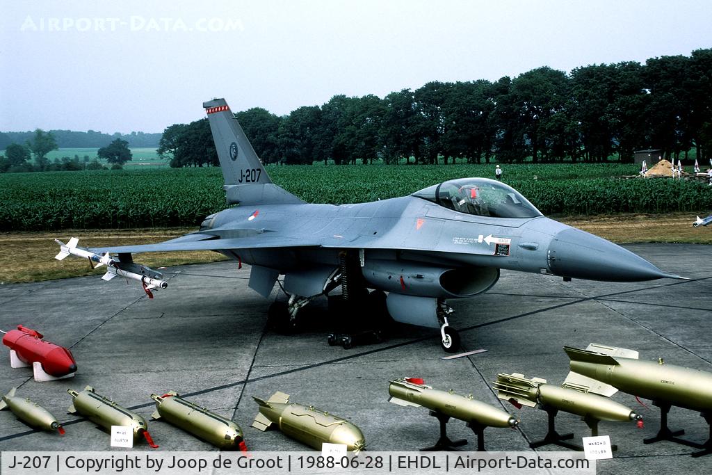 J-207, Fokker F-16AM Fighting Falcon C/N 6D-114, In the eighties the RNlAF was still proud of its cluster ammunition. Now we would like to get rid of it...