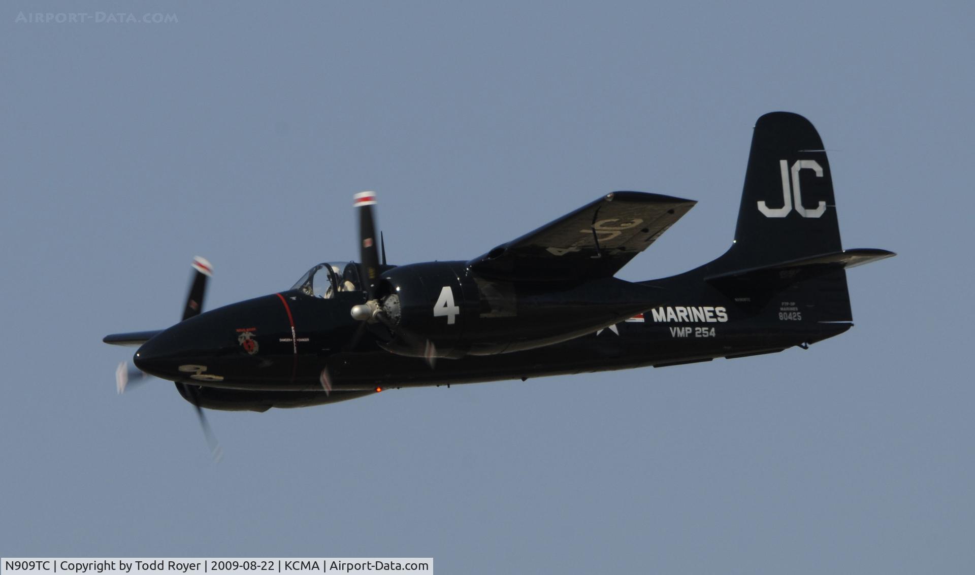 N909TC, 1945 Grumman F7F-3P Tigercat C/N 80425, CAMARILLO AIR SHOW 2009