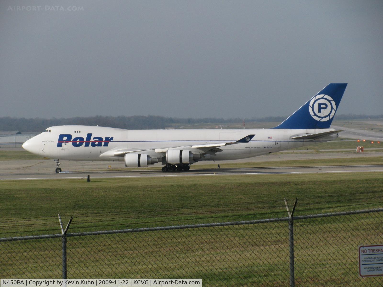 N450PA, 2000 Boeing 747-46NF C/N 30808, Nosewheel touchdown