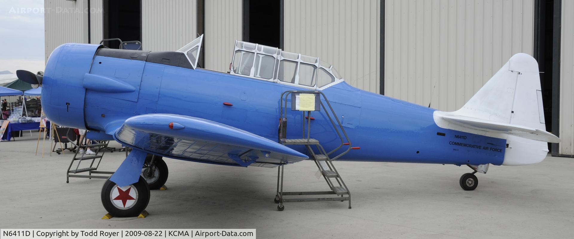N6411D, 1942 North American SNJ-4 Texan C/N 88-10117, CAMARILLO AIR SHOW 2009