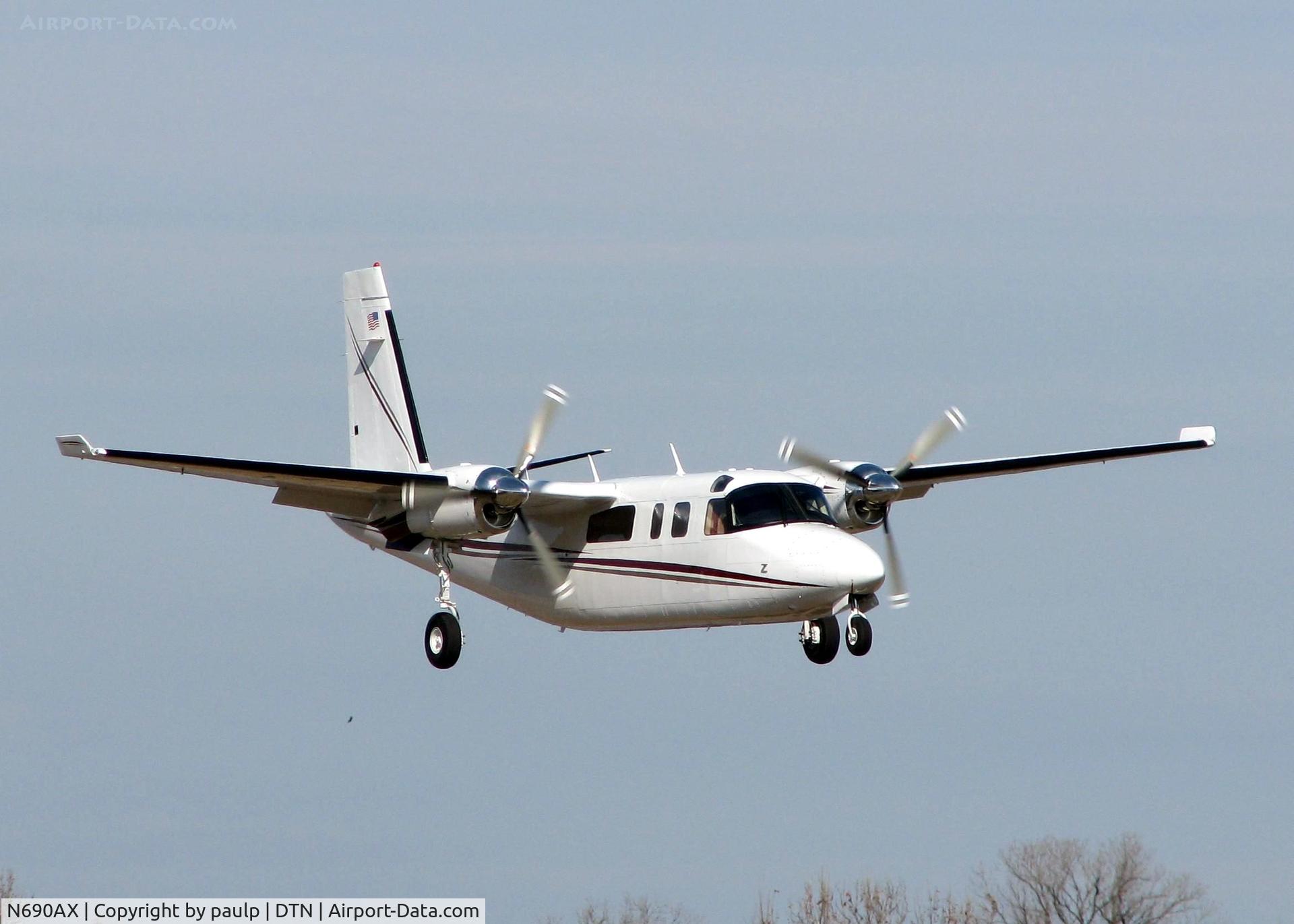 N690AX, 1977 Rockwell International 690B C/N 11384, Landing on runway 14 at Downtown Shreveport.