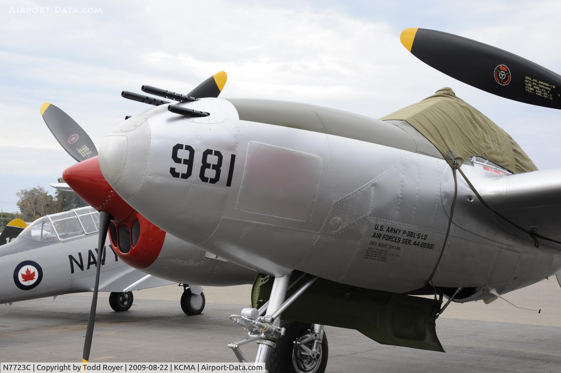 N7723C, 1944 Lockheed P-38L-5 Lightning C/N 7985, CAMARILLO AIR SHOW 2009