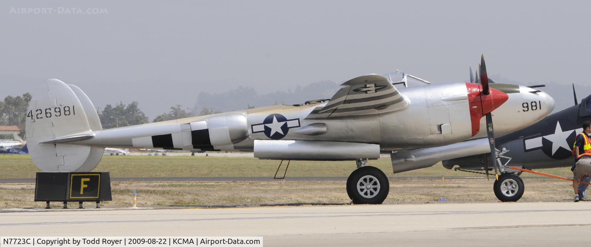 N7723C, 1944 Lockheed P-38L-5 Lightning C/N 7985, CAMARILLO AIR SHOW 2009
