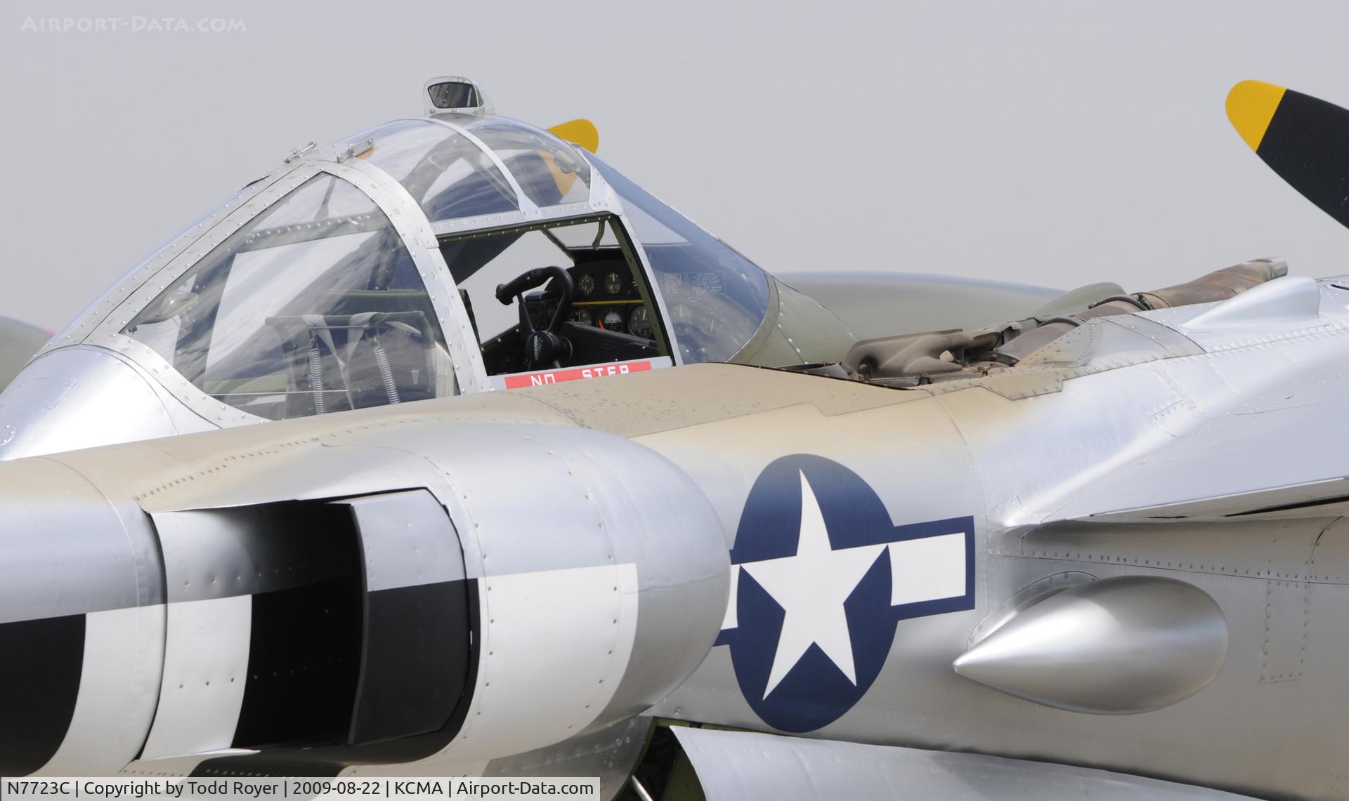 N7723C, 1944 Lockheed P-38L-5 Lightning C/N 7985, CAMARILLO AIR SHOW 2009
