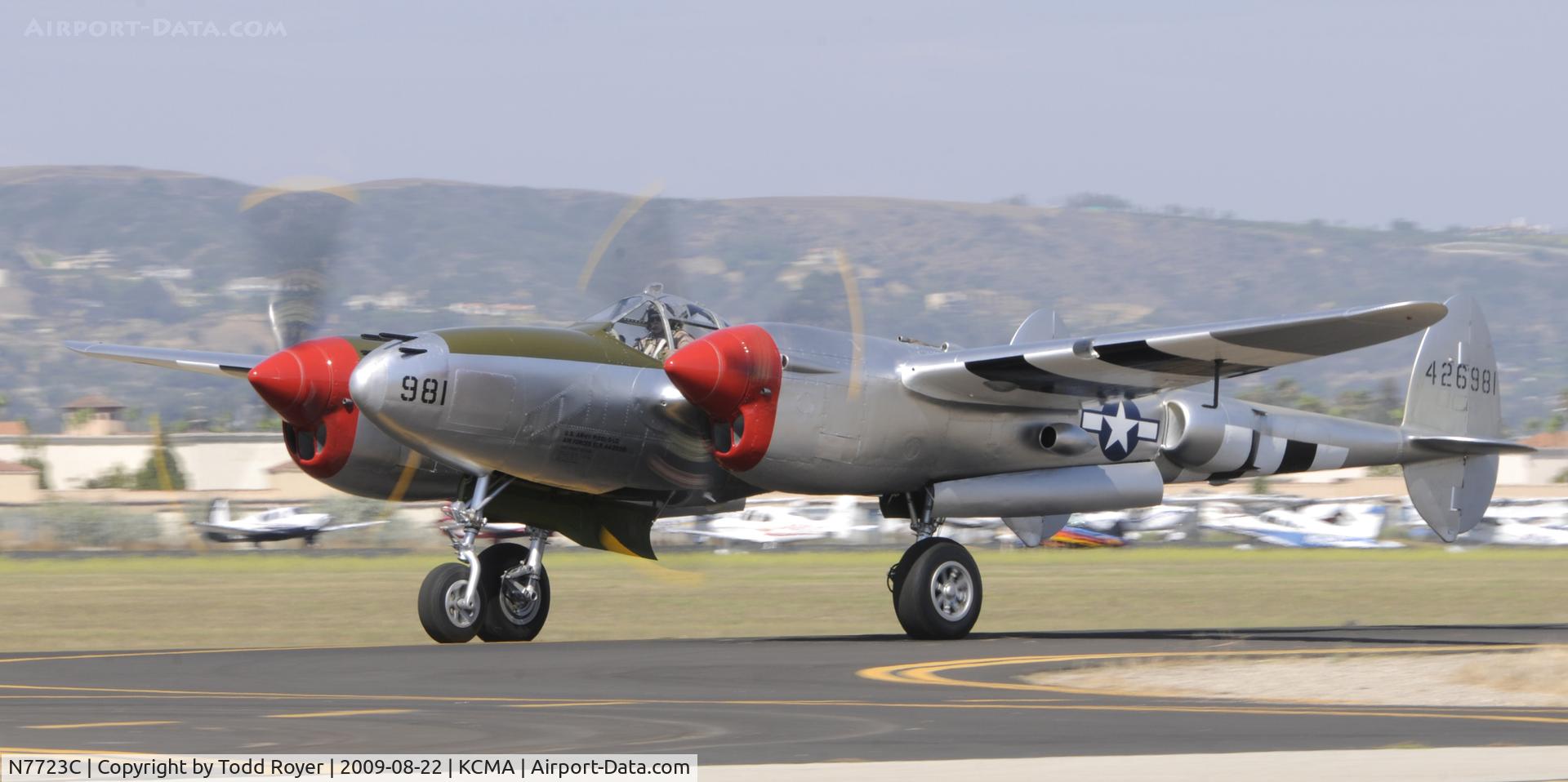N7723C, 1944 Lockheed P-38L-5 Lightning C/N 7985, CAMARILLO AIR SHOW 2009