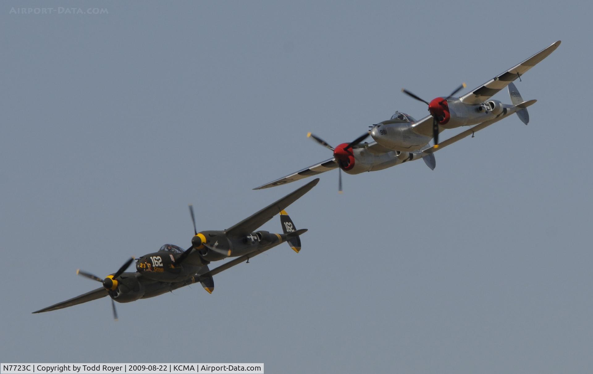 N7723C, 1944 Lockheed P-38L-5 Lightning C/N 7985, CAMARILLO AIR SHOW 2009
