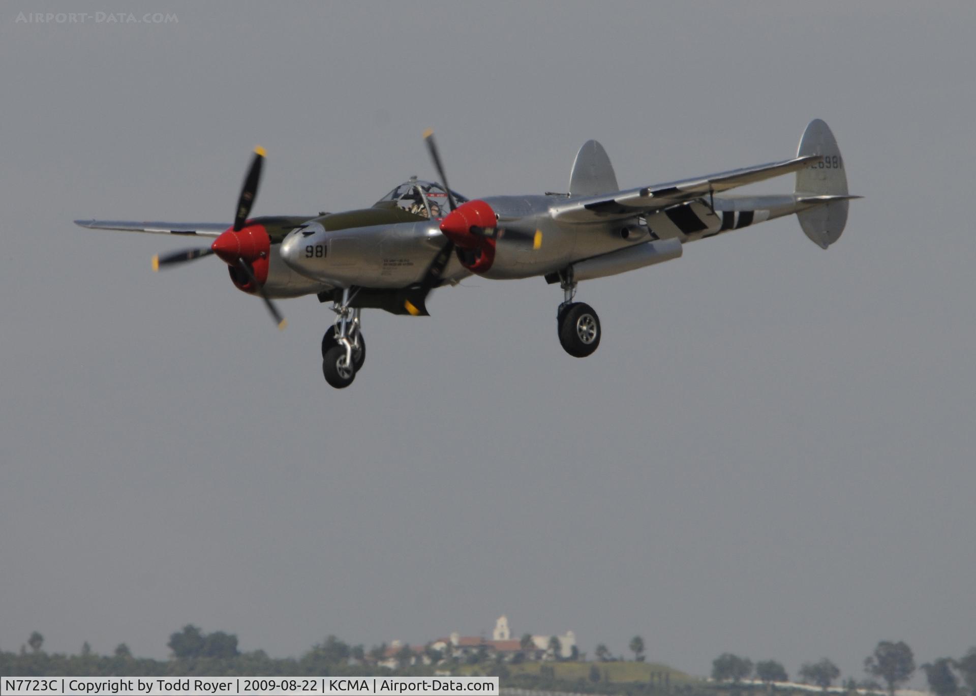 N7723C, 1944 Lockheed P-38L-5 Lightning C/N 7985, CAMARILLO AIR SHOW 2009