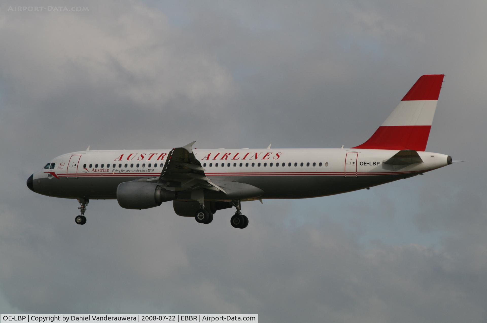 OE-LBP, 1998 Airbus A320-214 C/N 797, Flight OS351 is descending to RWY 25L