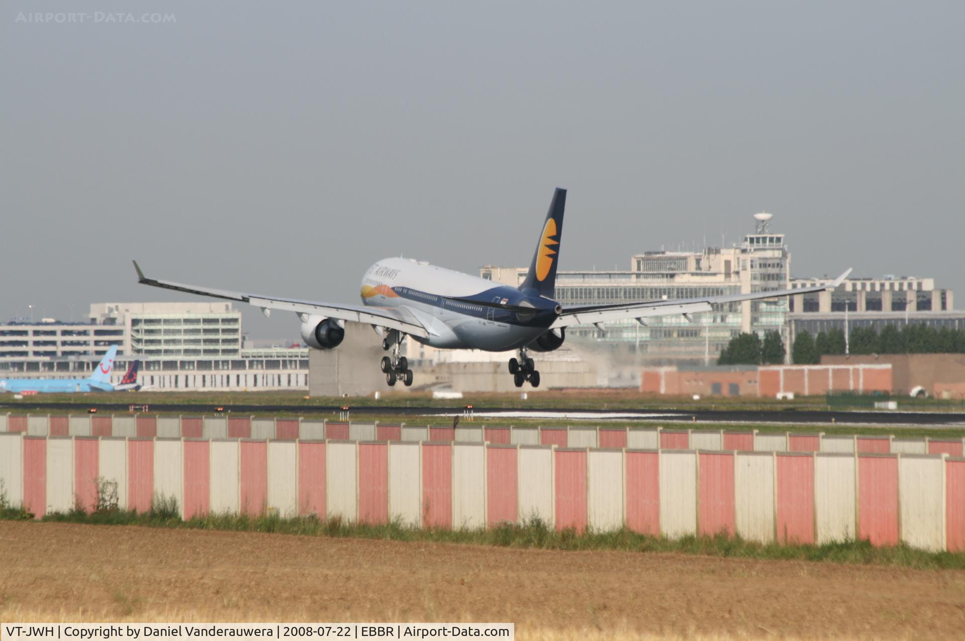 VT-JWH, 2007 Airbus A330-203 C/N 882, Landing on RWY 25L