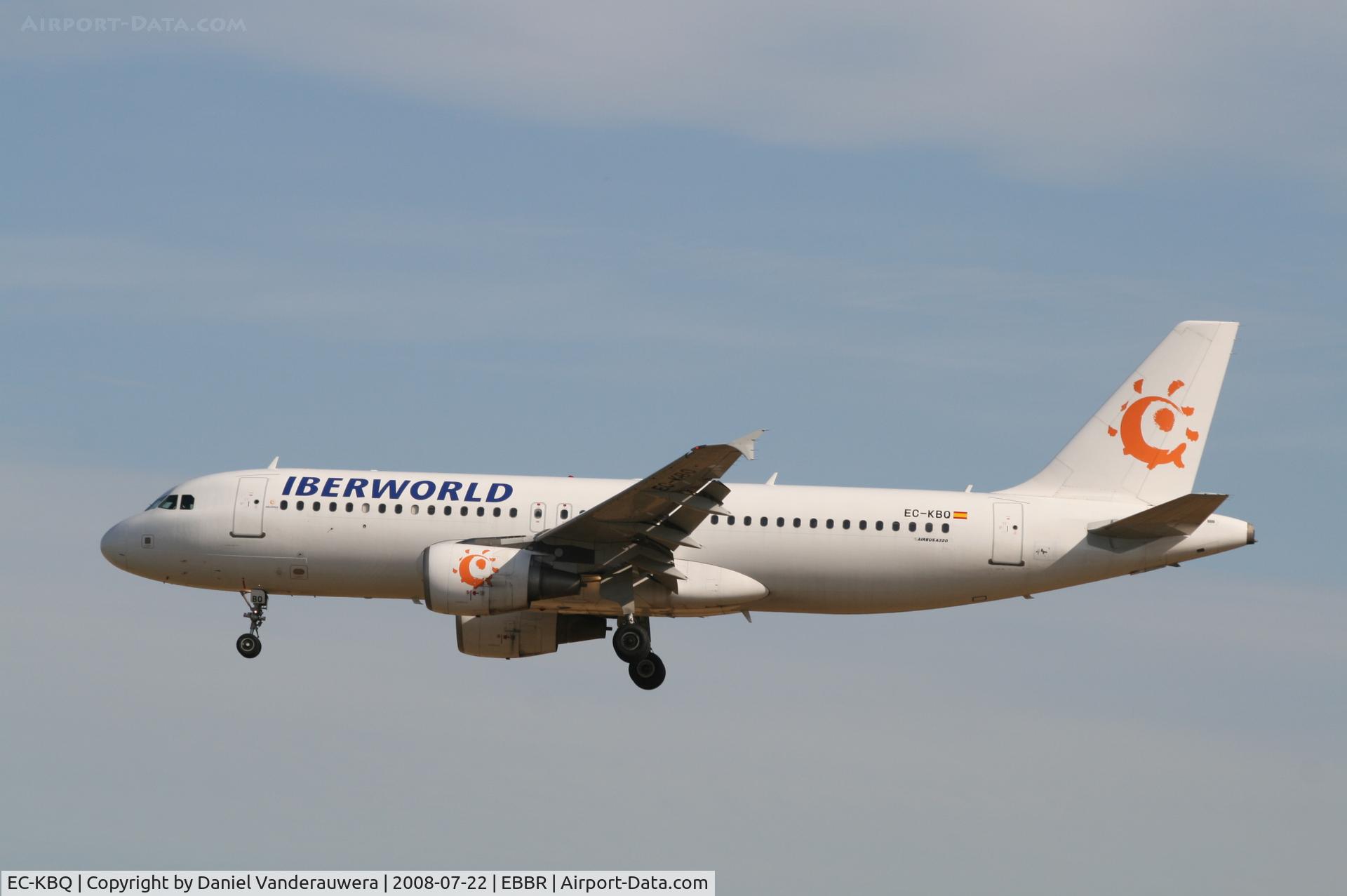 EC-KBQ, 2001 Airbus A320-214 C/N 1657, Arrival of flight IWD to RWY 25L