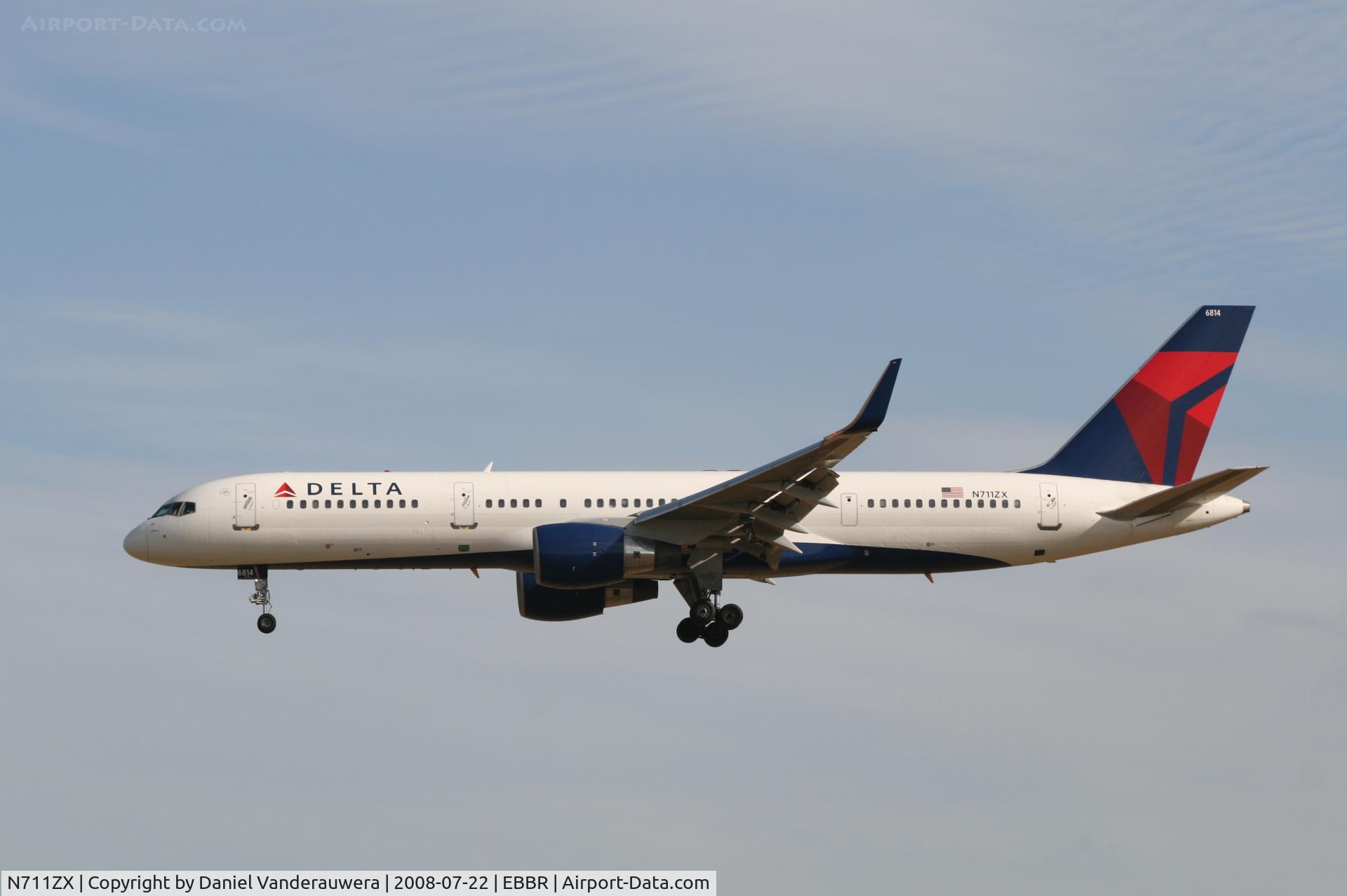 N711ZX, 1997 Boeing 757-231 C/N 28481, Arrival of flight DL140 to RWY 25L