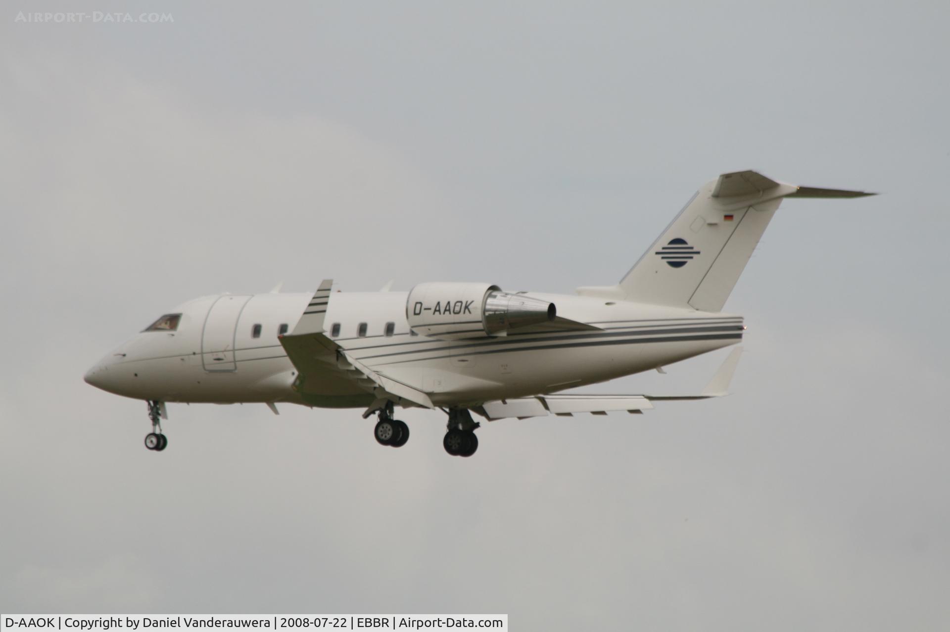 D-AAOK, 2004 Bombardier Challenger 604 (CL-600-2B16) C/N 5585, Descending to RWY 25L