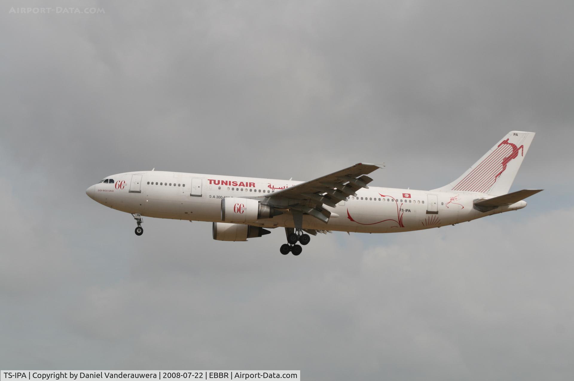 TS-IPA, 1990 Airbus A300B4-605R C/N 558, Arrival of flight TU788 to RWY 25L