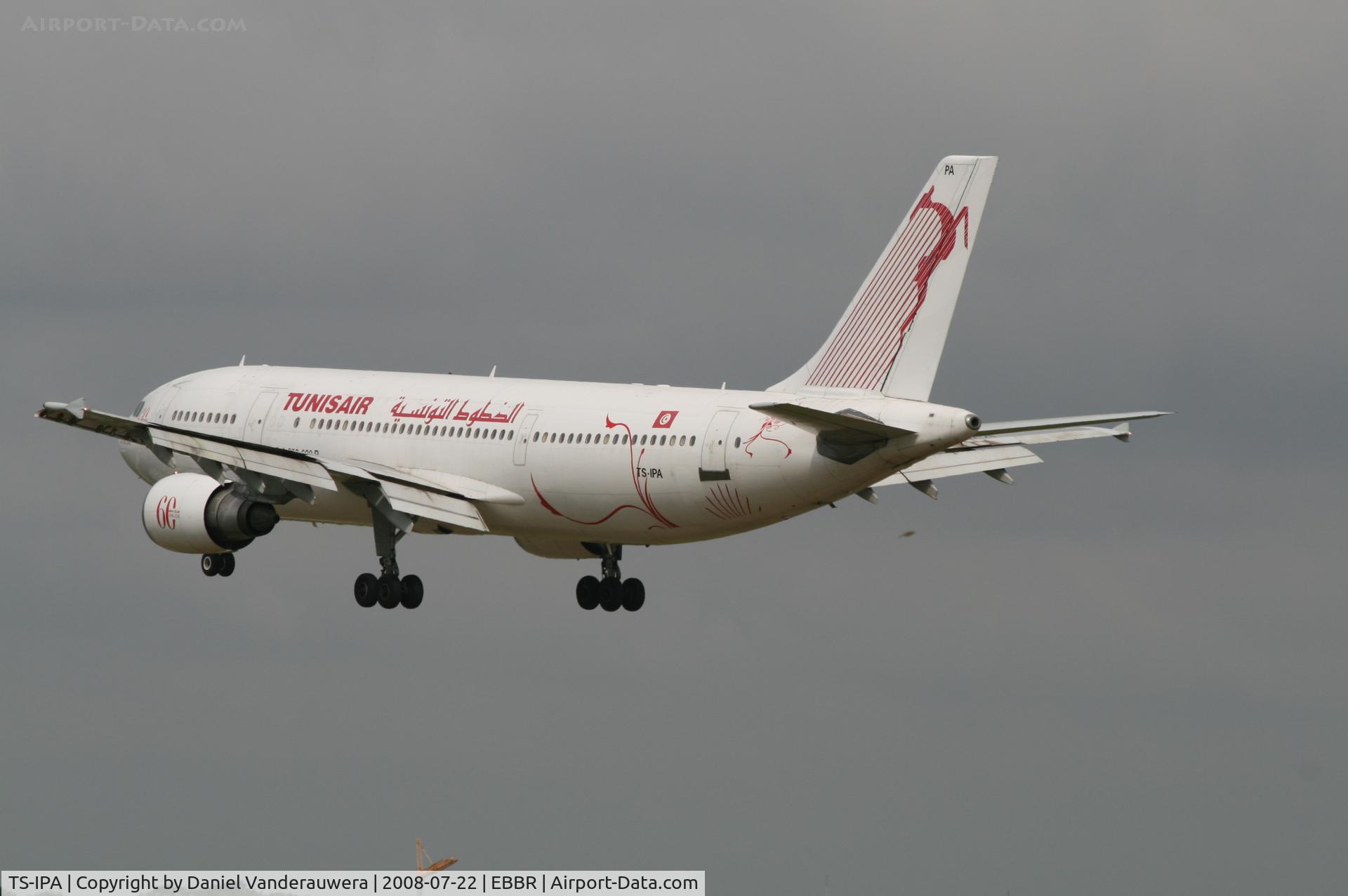 TS-IPA, 1990 Airbus A300B4-605R C/N 558, Descending to RWY 25L