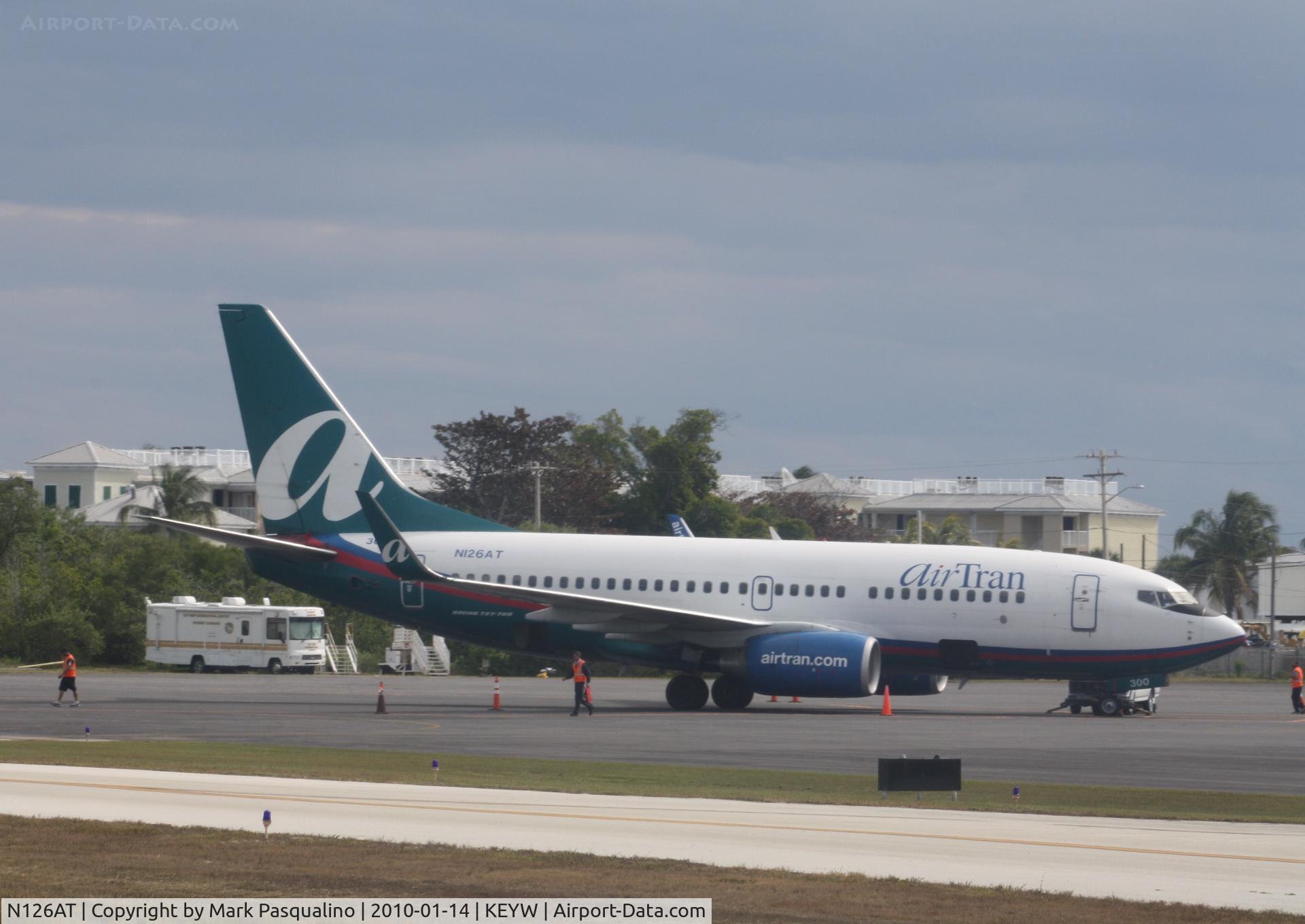 N126AT, 2004 Boeing 737-76N C/N 32679, Boeing 737-700