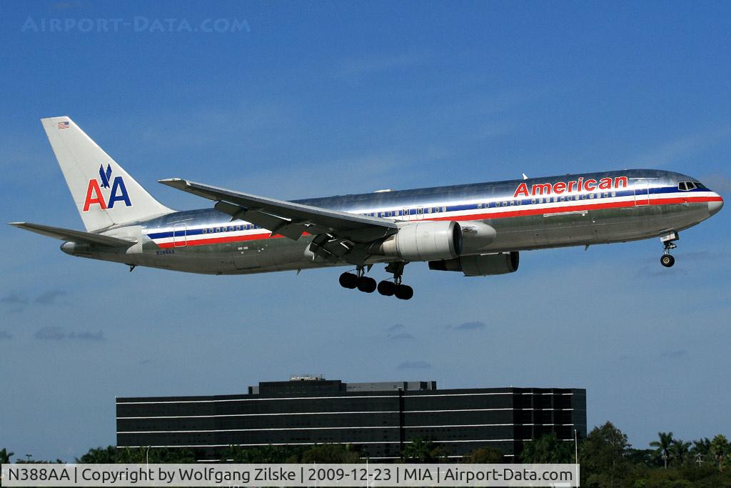 N388AA, 1994 Boeing 767-323 C/N 27448, visitor
