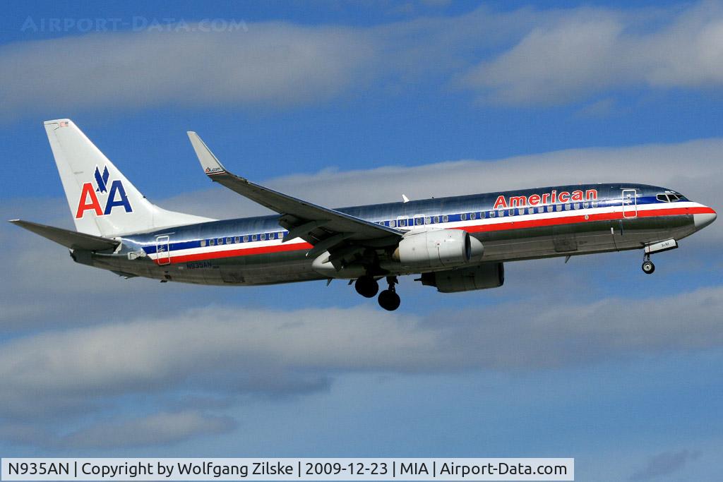 N935AN, 2000 Boeing 737-823 C/N 30081, visitor