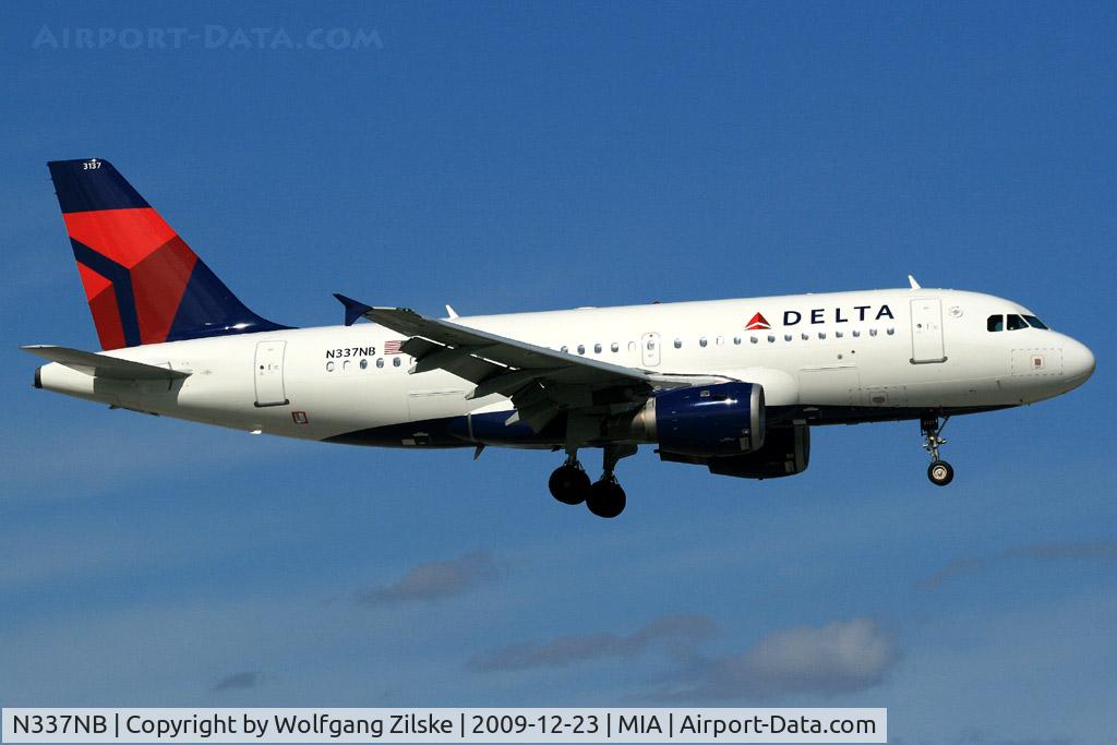 N337NB, 2002 Airbus A319-114 C/N 1685, visitor