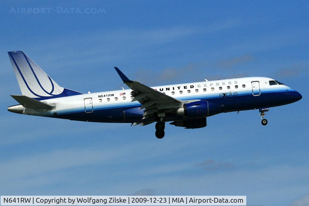 N641RW, 2004 Embraer 170SE (ERJ-170-100SE) C/N 17000062, visitor