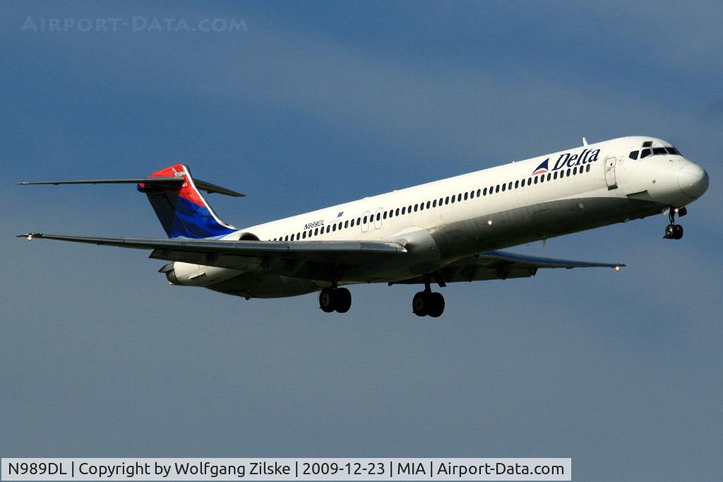 N989DL, 1991 McDonnell Douglas MD-88 C/N 53341, visitor