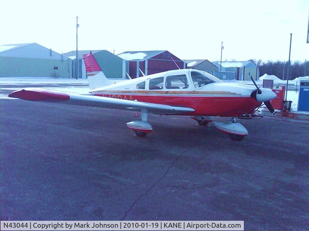 N43044, 1974 Piper PA-28-180 C/N 28-7405170, On the ramp at Anoka County
