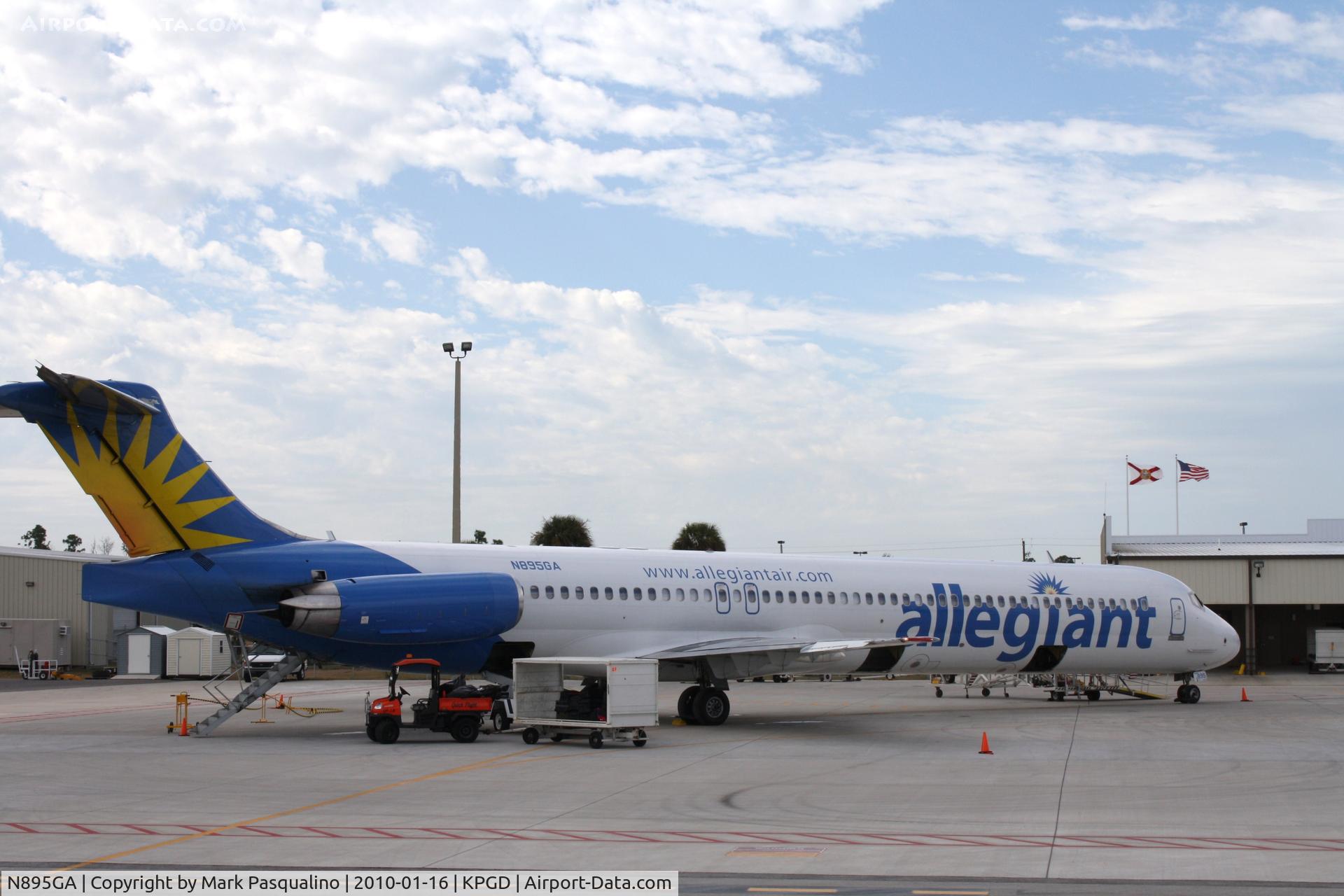 N895GA, 1988 McDonnell Douglas MD-82 (DC-9-82) C/N 49667, MD-82